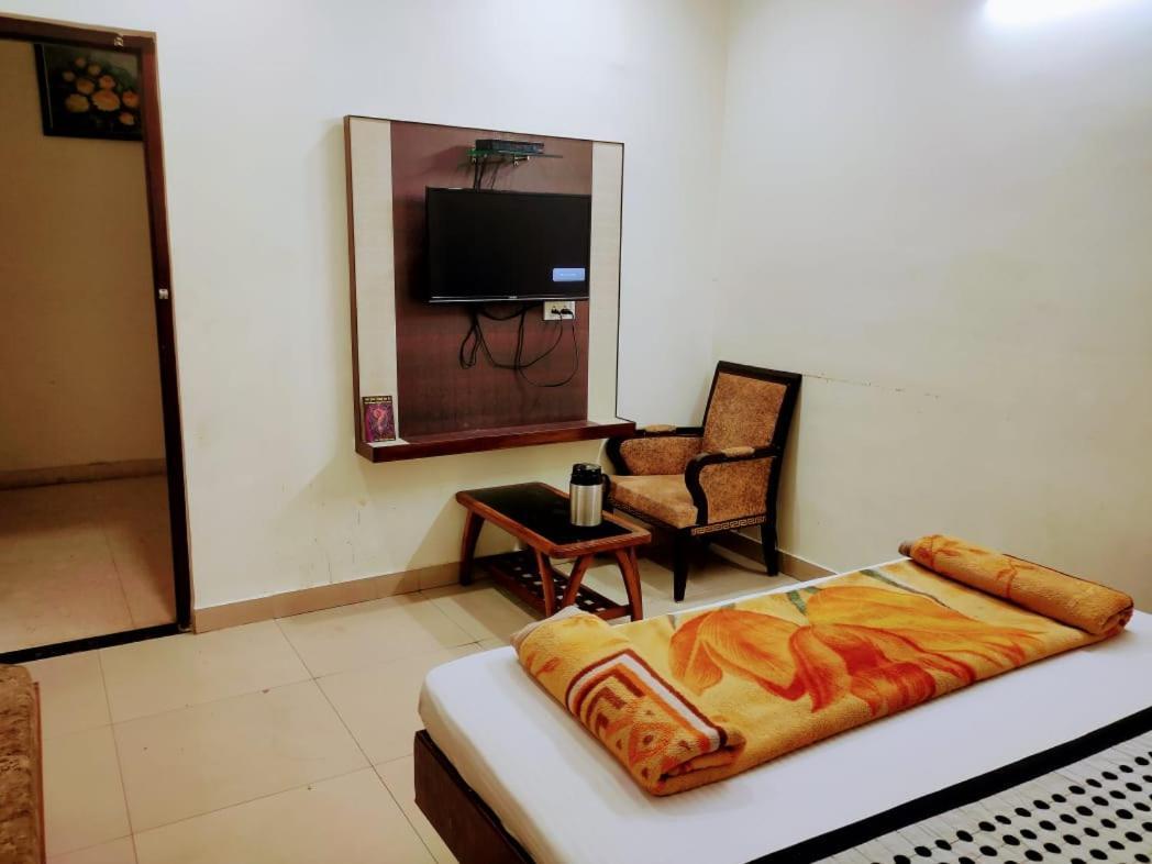 Hotel Diamond New Delhi Exterior photo